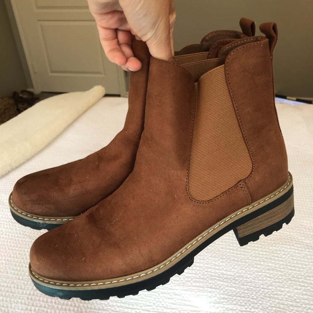 Black fall boots with slight platform